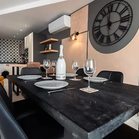 Top Quality -branded -seafront Apartment *